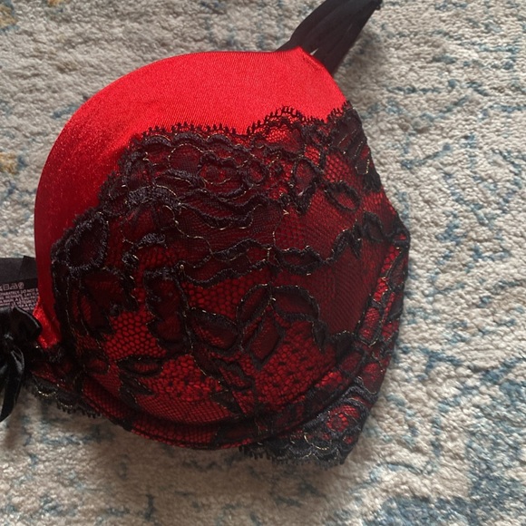 Good condition 32DD red and black lace Victoria secret push up bra! - Picture 6 of 14